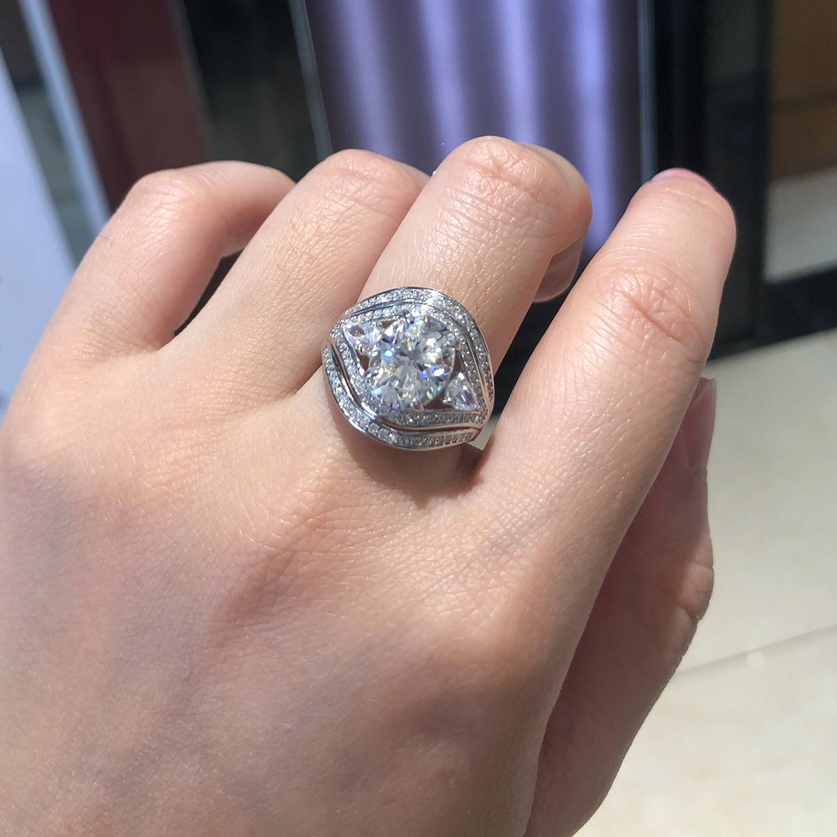 Full Diamond Light Luxury Oval Women's Ring S925 Silver Plated Platinum Customized Selection Main Stone Moissanite 3.0ct/Side Stone Cubic Zirconia